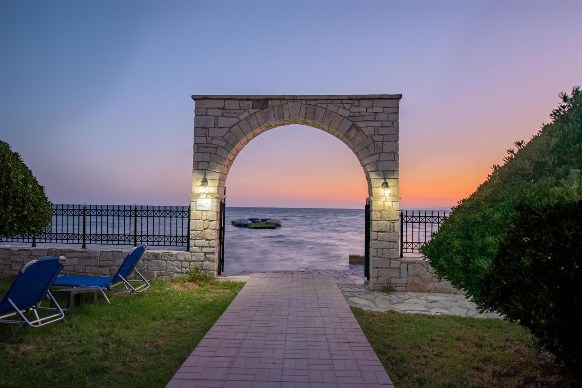 Porto Iliessa Hotell Argassi Exteriör bild